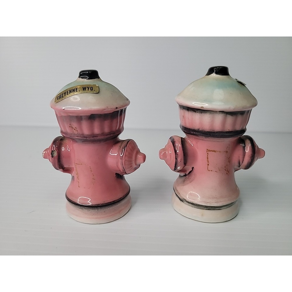 Vintage Pink & Black 3‎ 1/2" Fire Hydrant Salt & Pepper Shakers Made in Japan - Picture 3 of 6